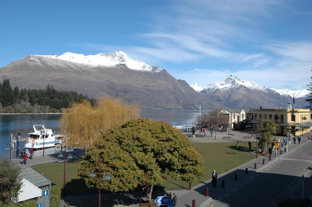Yha Queenstown Central Экстерьер фото